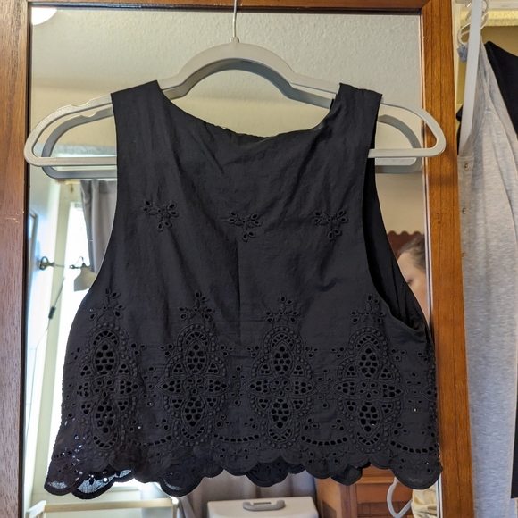 Tobi Crop Top Scalloped Edges and Cut Outs - Picture 8 of 11